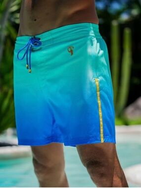 Tucann Men’s Swimsuit Faded Ocean 5” Inseam Size Medium Blue Ombré Fully Lined